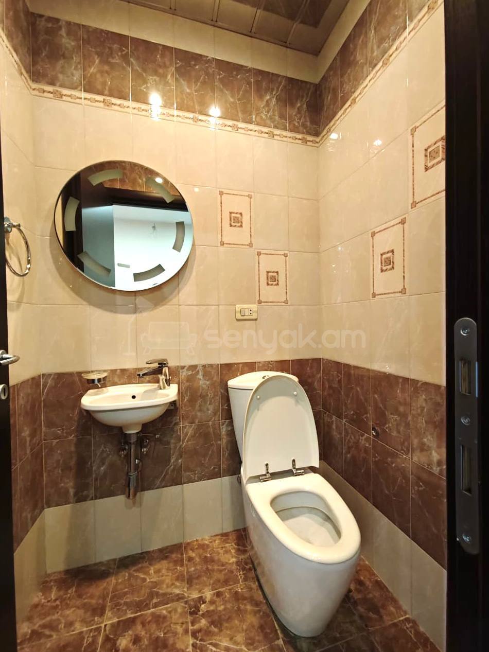 6 Սենյականոց Բնակարան, 163քմ, 4/10 հարկ, Կապիտալ Վերանորոգված