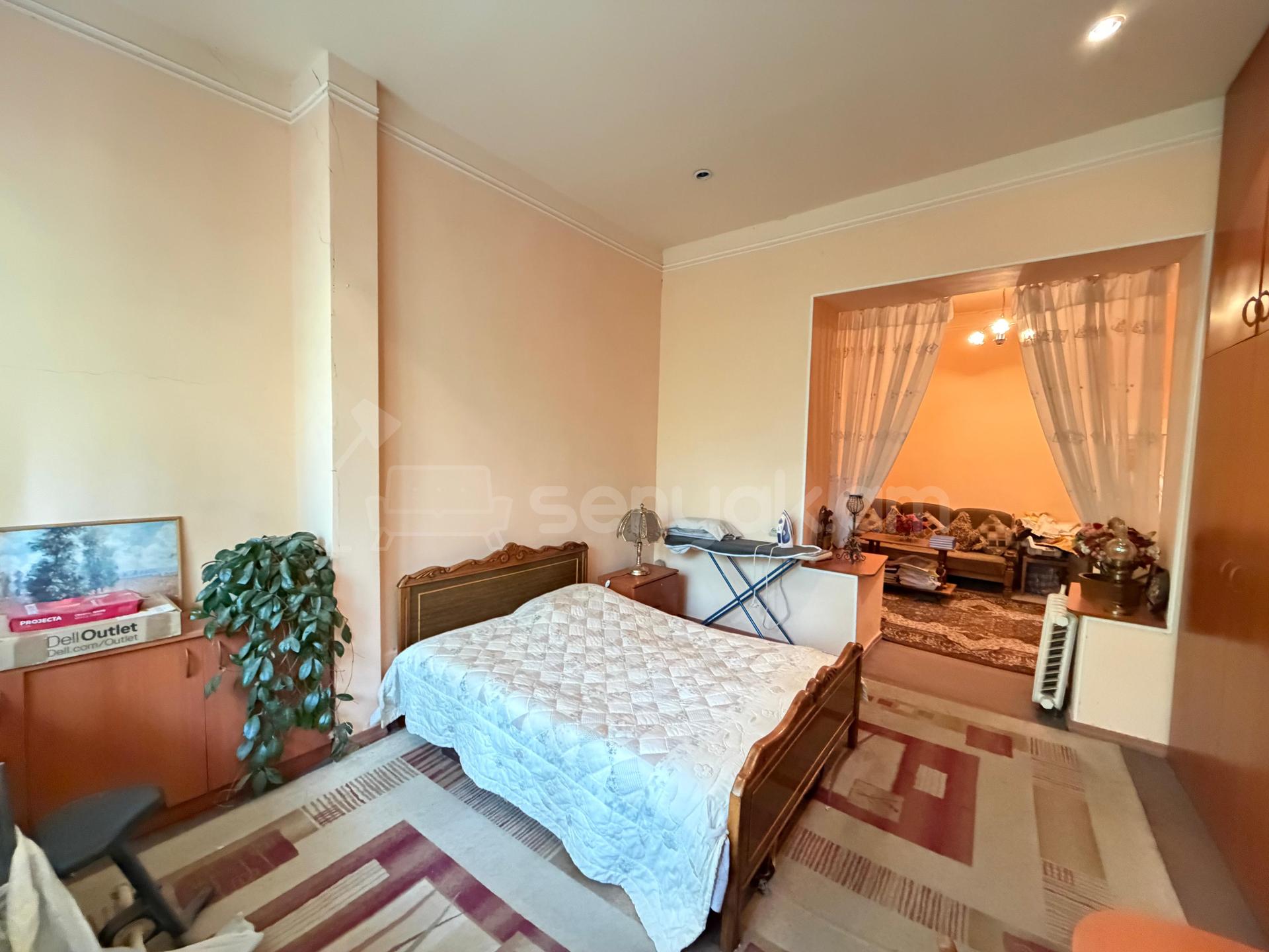3 Սենյականոց Բնակարան Քարե Շենքում, 123քմ, 2/4 հարկ, Պետական Վիճակում