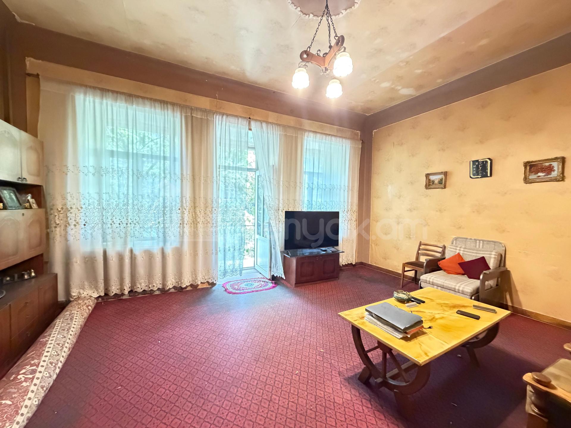 3 Սենյականոց Բնակարան Քարե Շենքում, 123քմ, 2/4 հարկ, Պետական Վիճակում