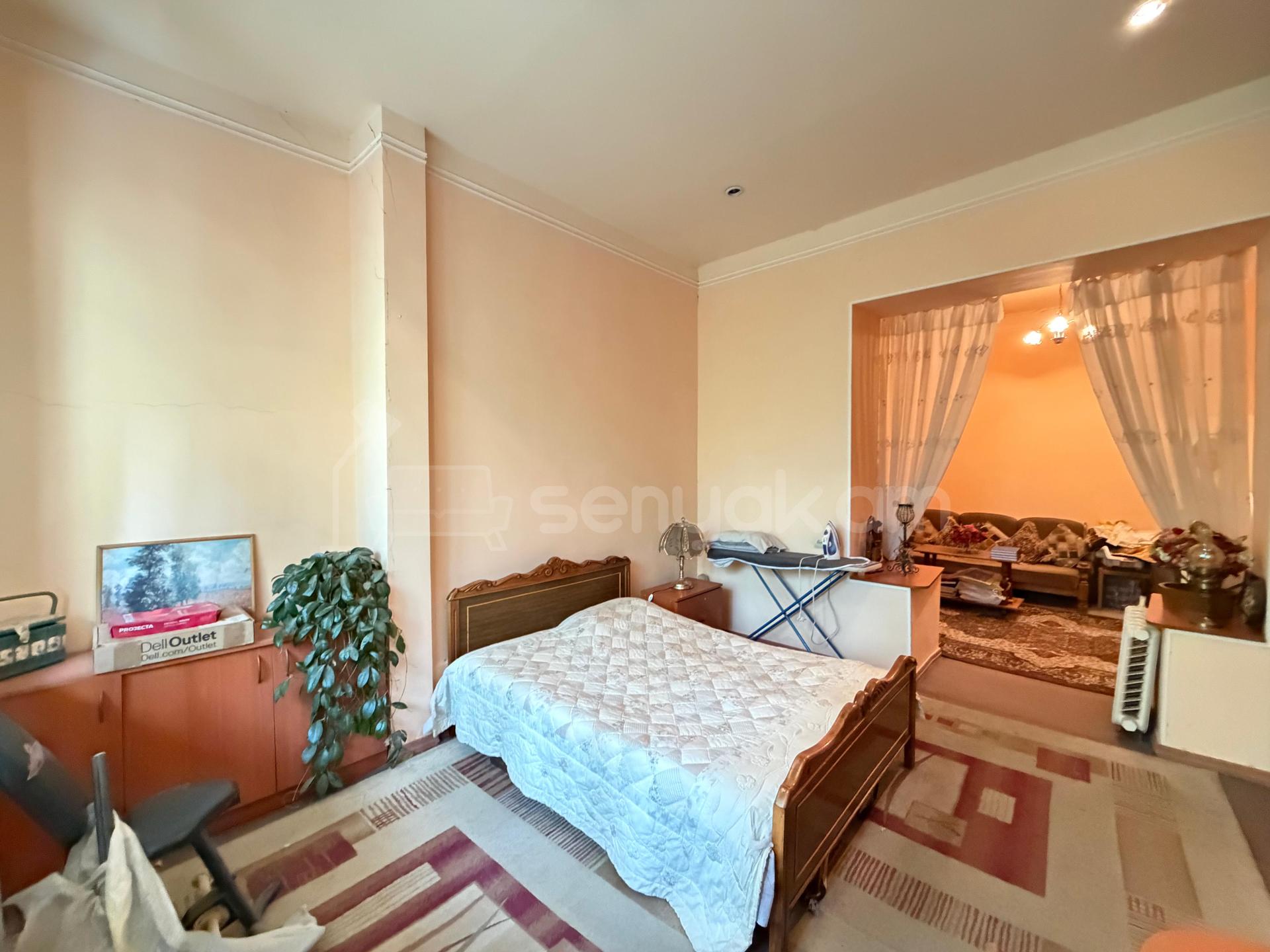 3 Սենյականոց Բնակարան Քարե Շենքում, 123քմ, 2/4 հարկ, Պետական Վիճակում