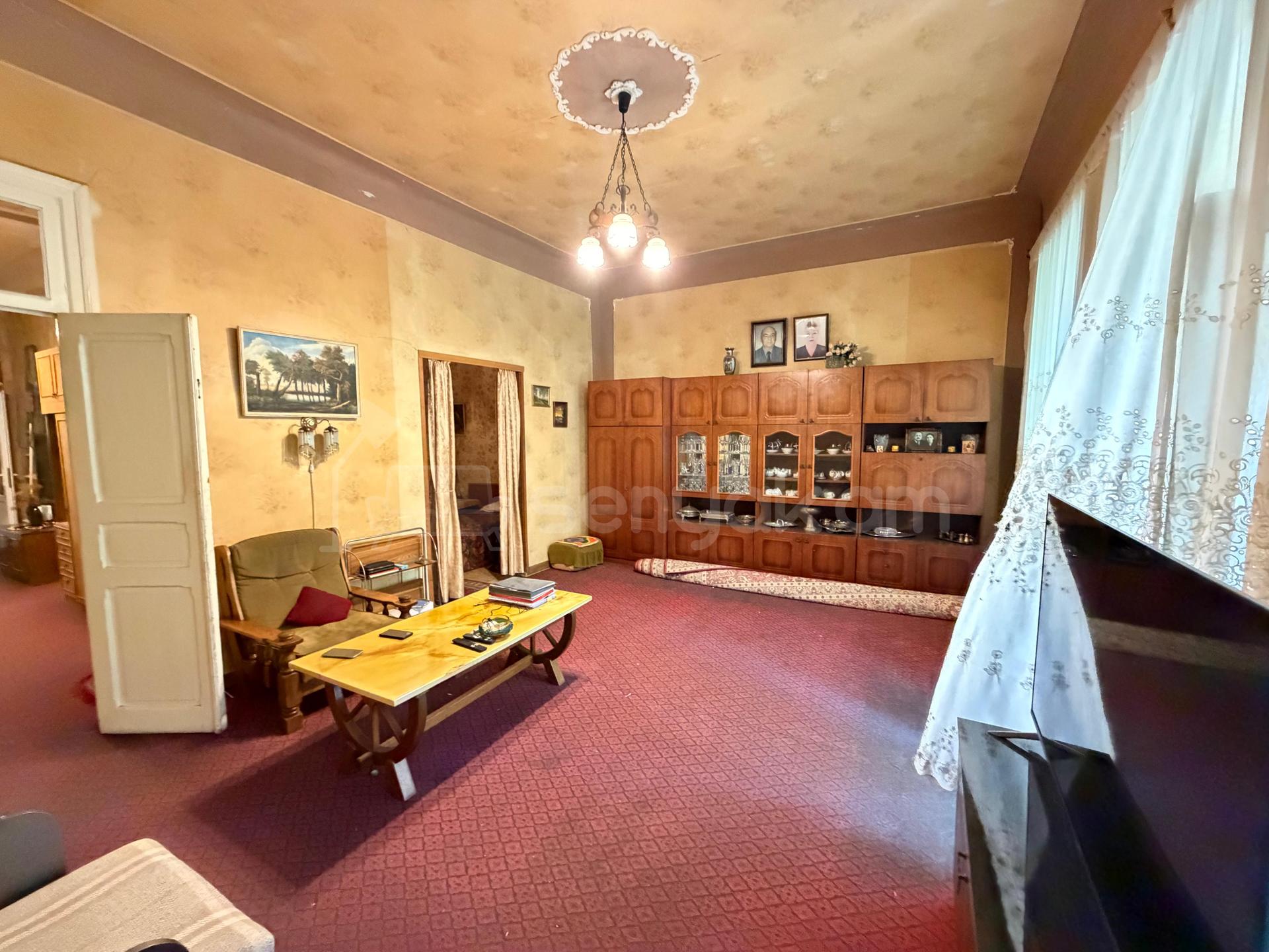 3 Սենյականոց Բնակարան Քարե Շենքում, 123քմ, 2/4 հարկ, Պետական Վիճակում