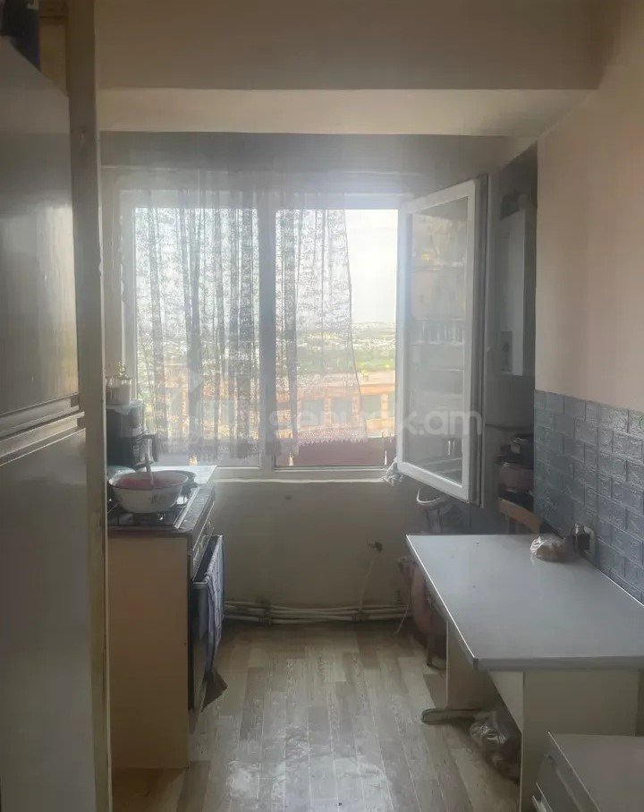 3 Սենյականոց Բնակարան, 86քմ, 9/14 հարկ, Պետական Վիճակում