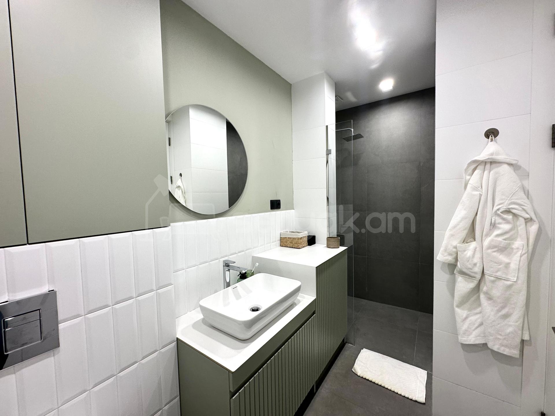 3 Սենյականոց Բնակարան, 95քմ, 5/9 հարկ, Դիզայներական Վերանորոգված, Կահավորված, Արևկող