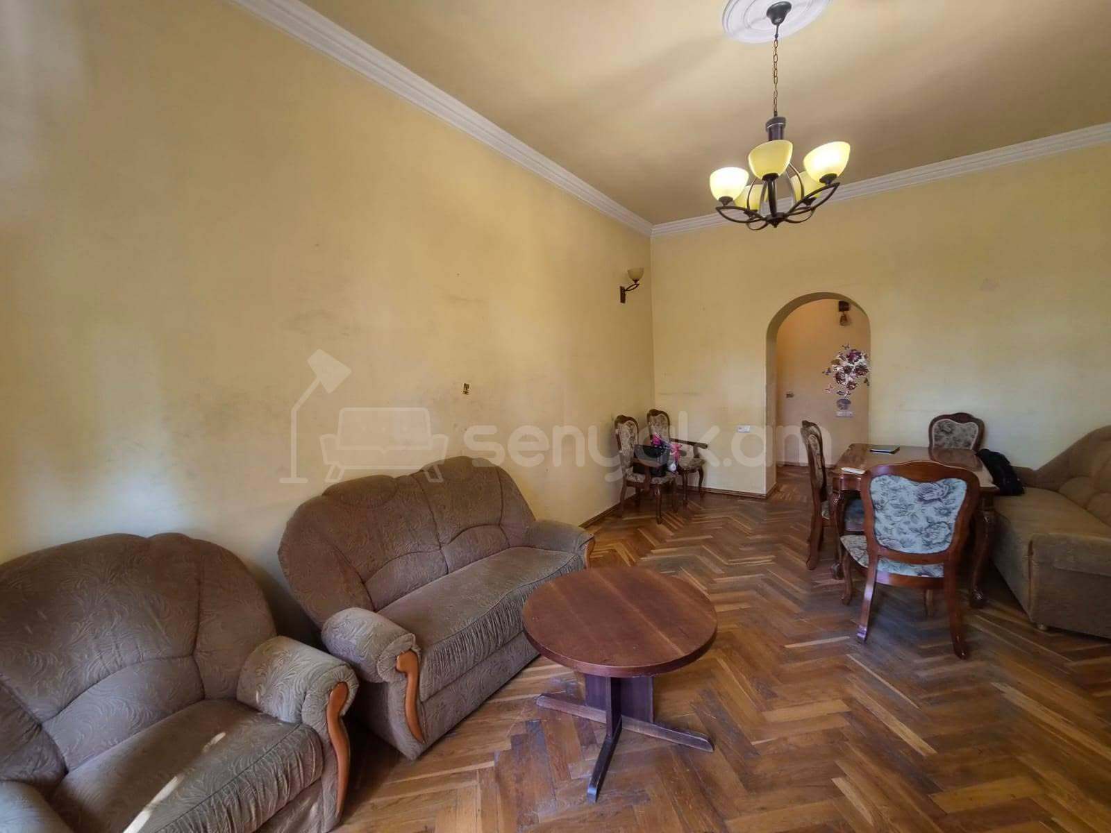 2 Սենյականոց Բնակարան Քարե Շենքում, 70քմ, 4/4 հարկ, Նորմալ Վիճակում, Կահավորված, Արևկող