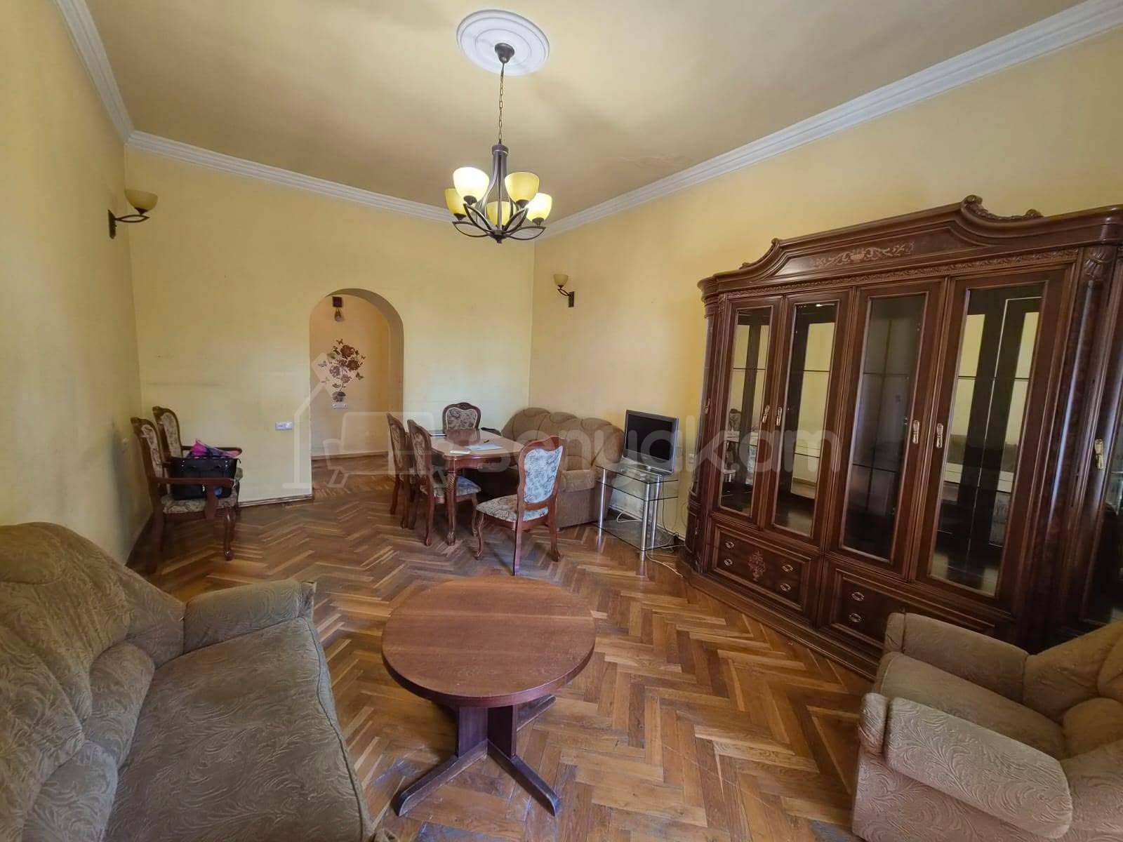 2 Սենյականոց Բնակարան Քարե Շենքում, 70քմ, 4/4 հարկ, Նորմալ Վիճակում, Կահավորված, Արևկող