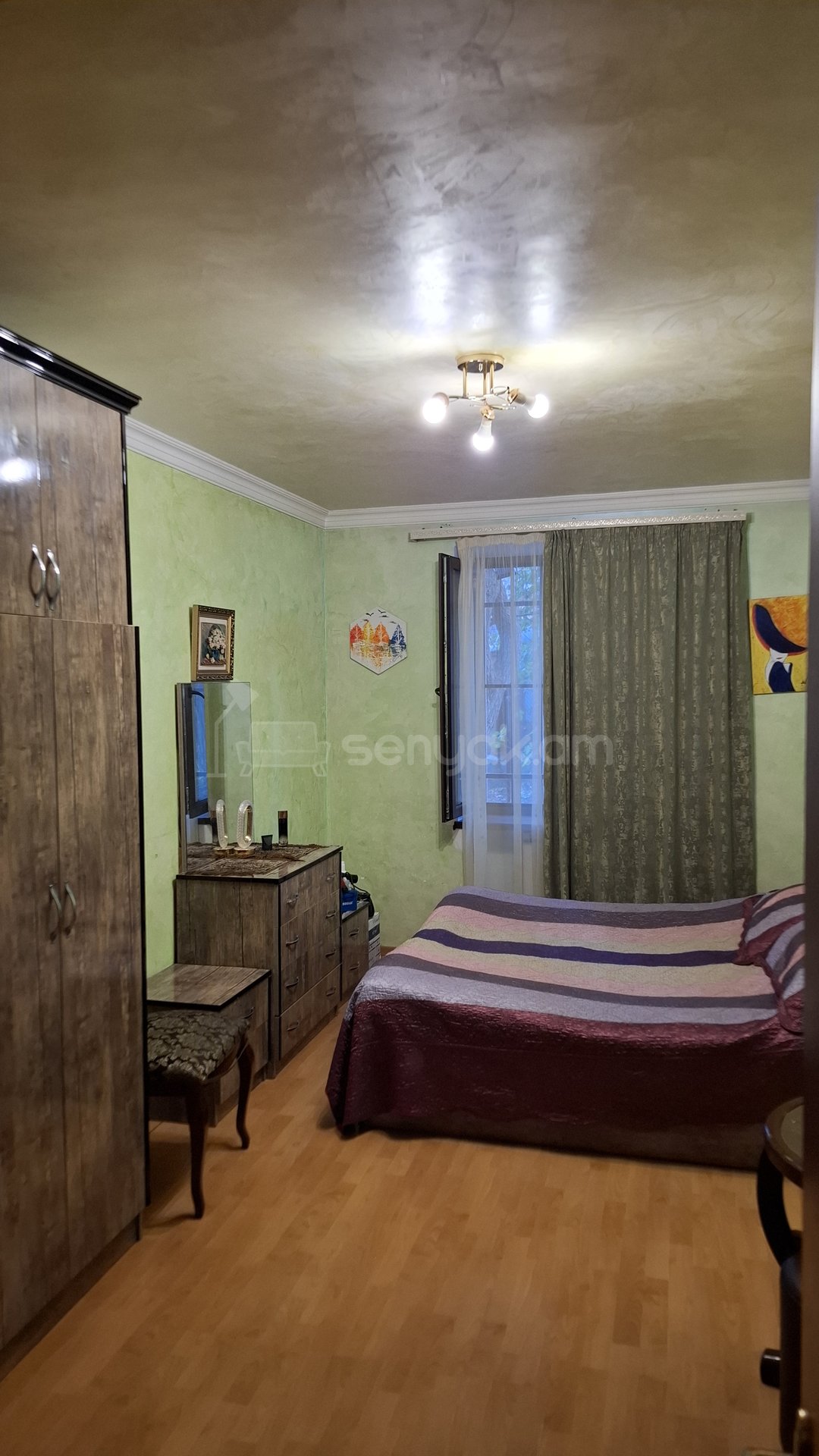 3 Սենյականոց Բնակարան Քարե Շենքում, 70քմ, 1/4 հարկ, Նորմալ Վիճակում
