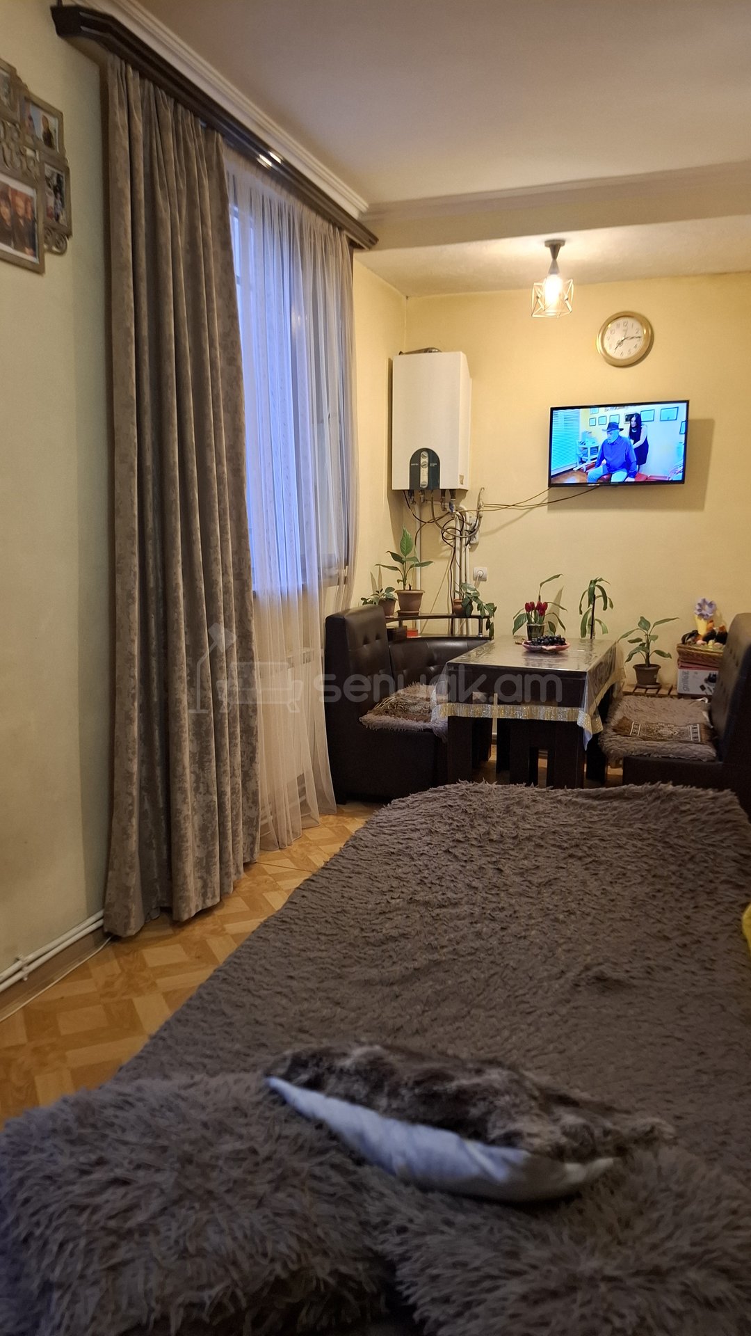 3 Սենյականոց Բնակարան Քարե Շենքում, 70քմ, 1/4 հարկ, Նորմալ Վիճակում