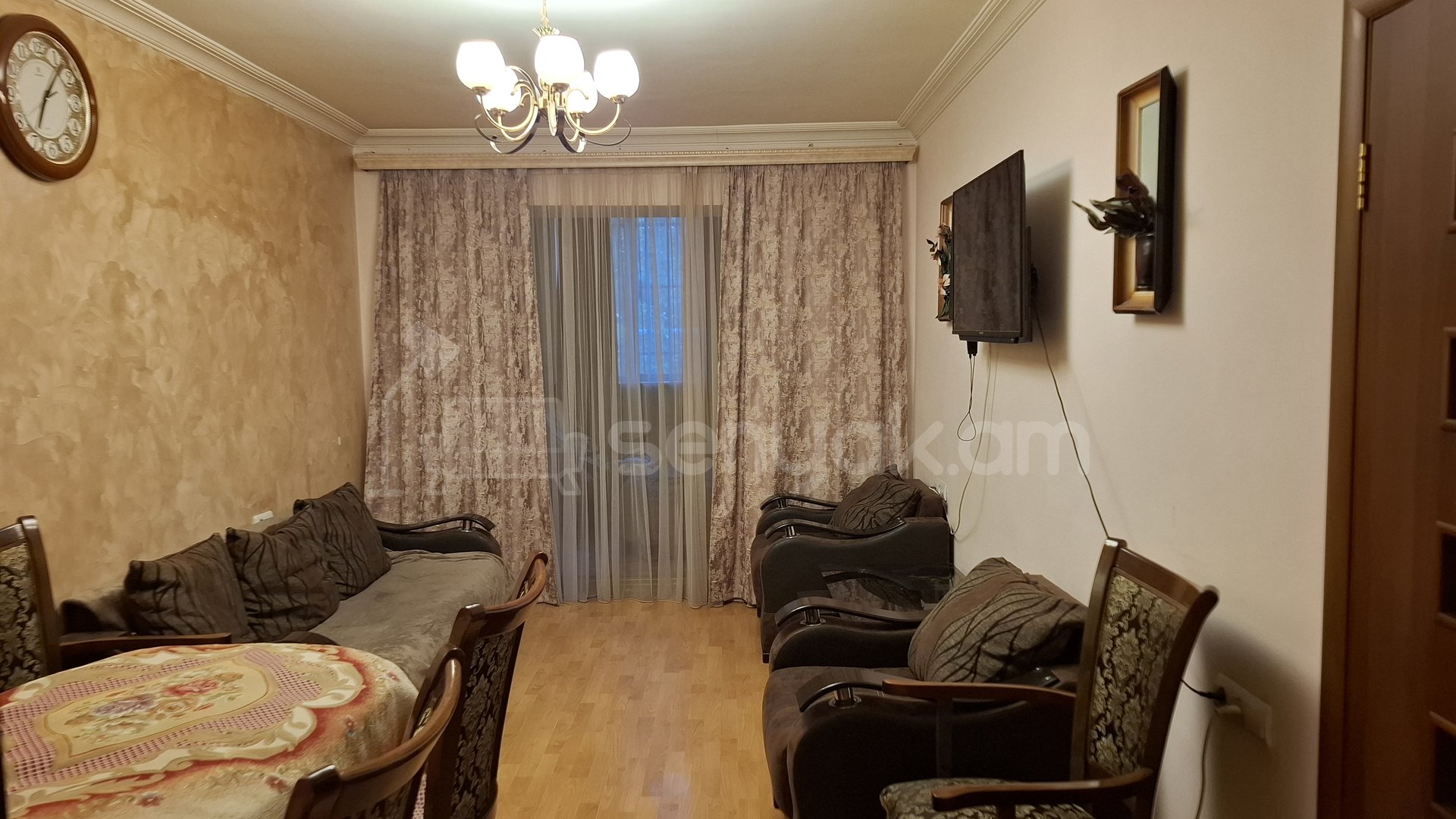 3 Սենյականոց Բնակարան Քարե Շենքում, 70քմ, 1/4 հարկ, Նորմալ Վիճակում
