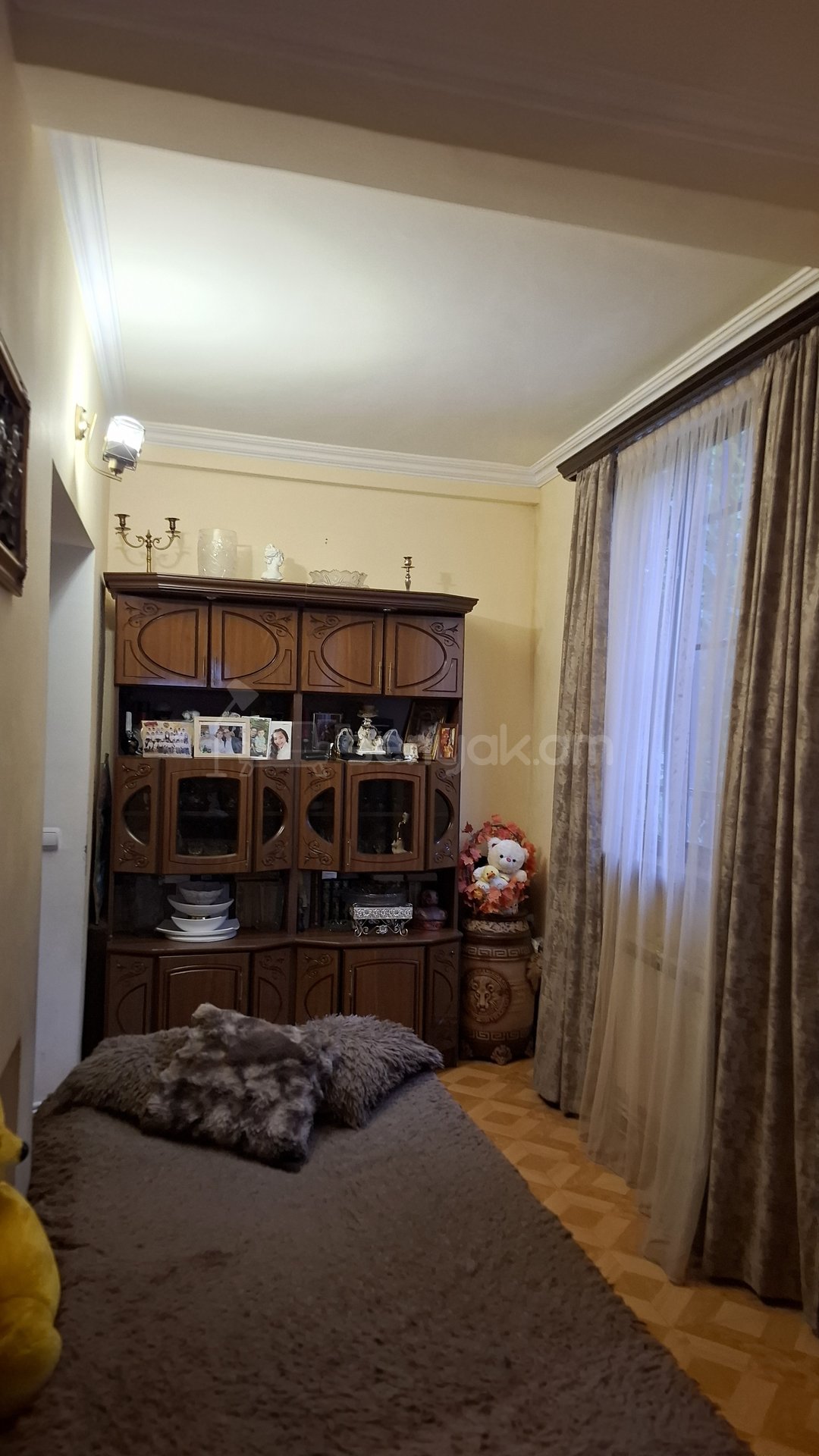 3 Սենյականոց Բնակարան Քարե Շենքում, 70քմ, 1/4 հարկ, Նորմալ Վիճակում