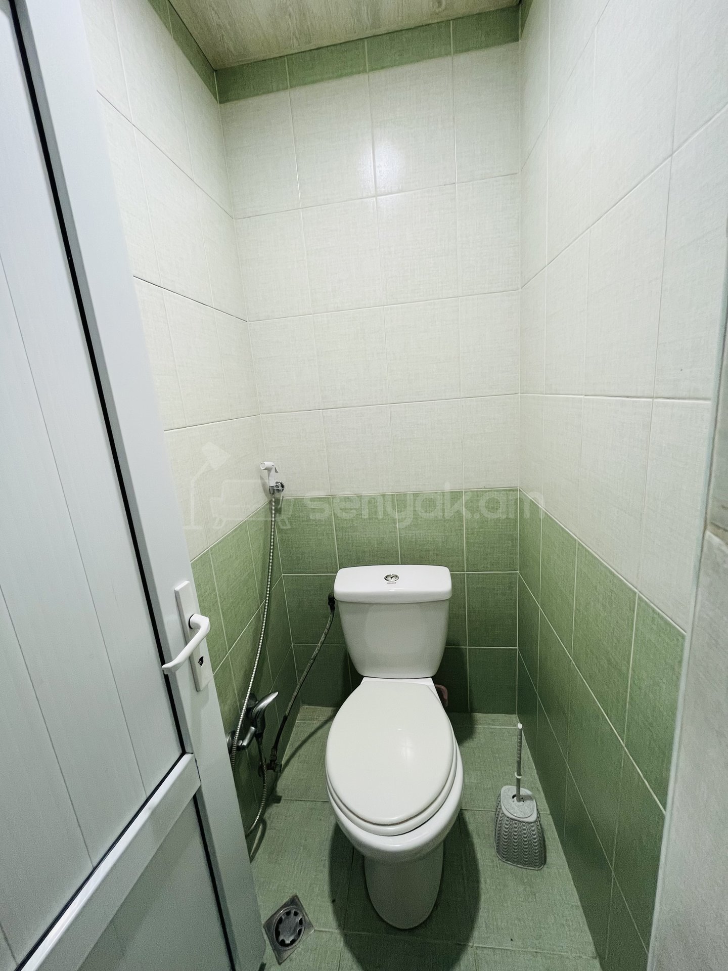 5 Սենյականոց Բնակարան Քարե Շենքում, 82քմ, 2/2 հարկ, Նորմալ Վիճակում
