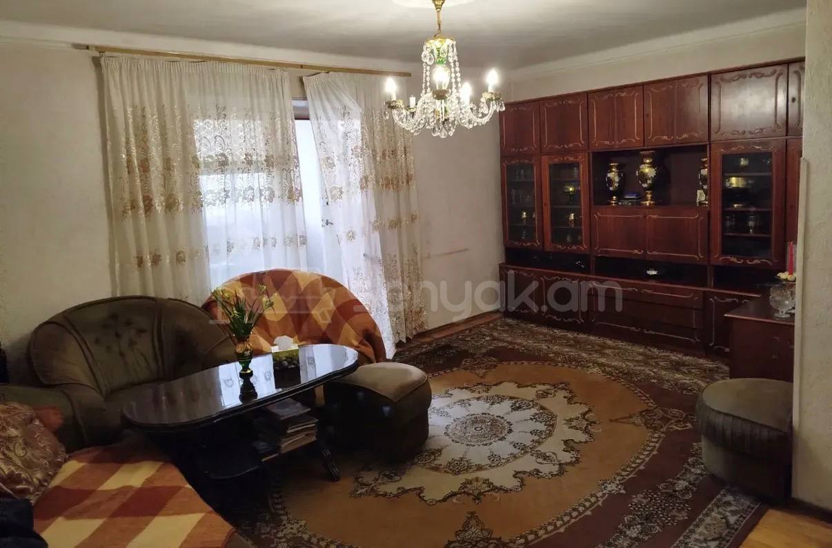 4 Սենյականոց Բնակարան Քարե Շենքում, 90քմ, 3/4 հարկ, Կոսմետիկ Վերանորոգված