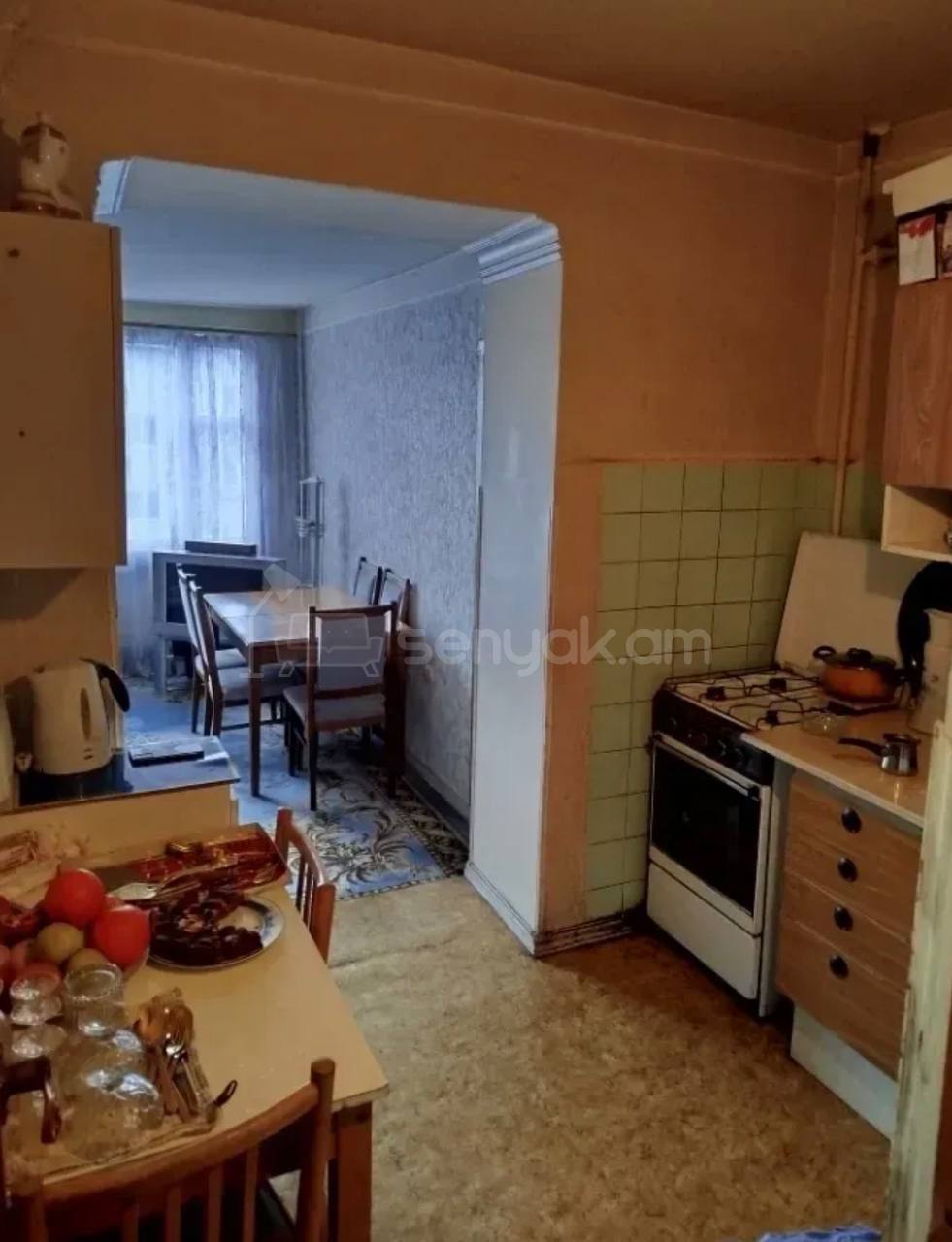 4 Սենյականոց Բնակարան Քարե Շենքում, 90քմ, 3/4 հարկ, Կոսմետիկ Վերանորոգված