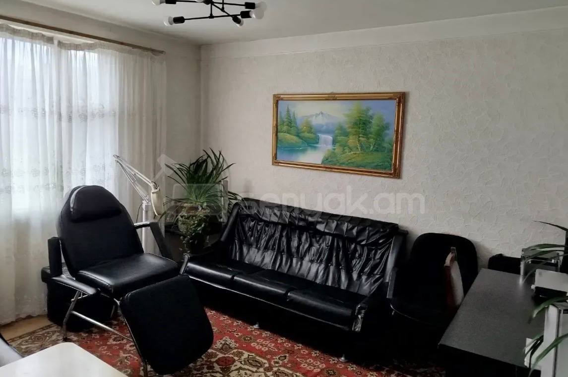4 Սենյականոց Բնակարան Քարե Շենքում, 90քմ, 3/4 հարկ, Կոսմետիկ Վերանորոգված