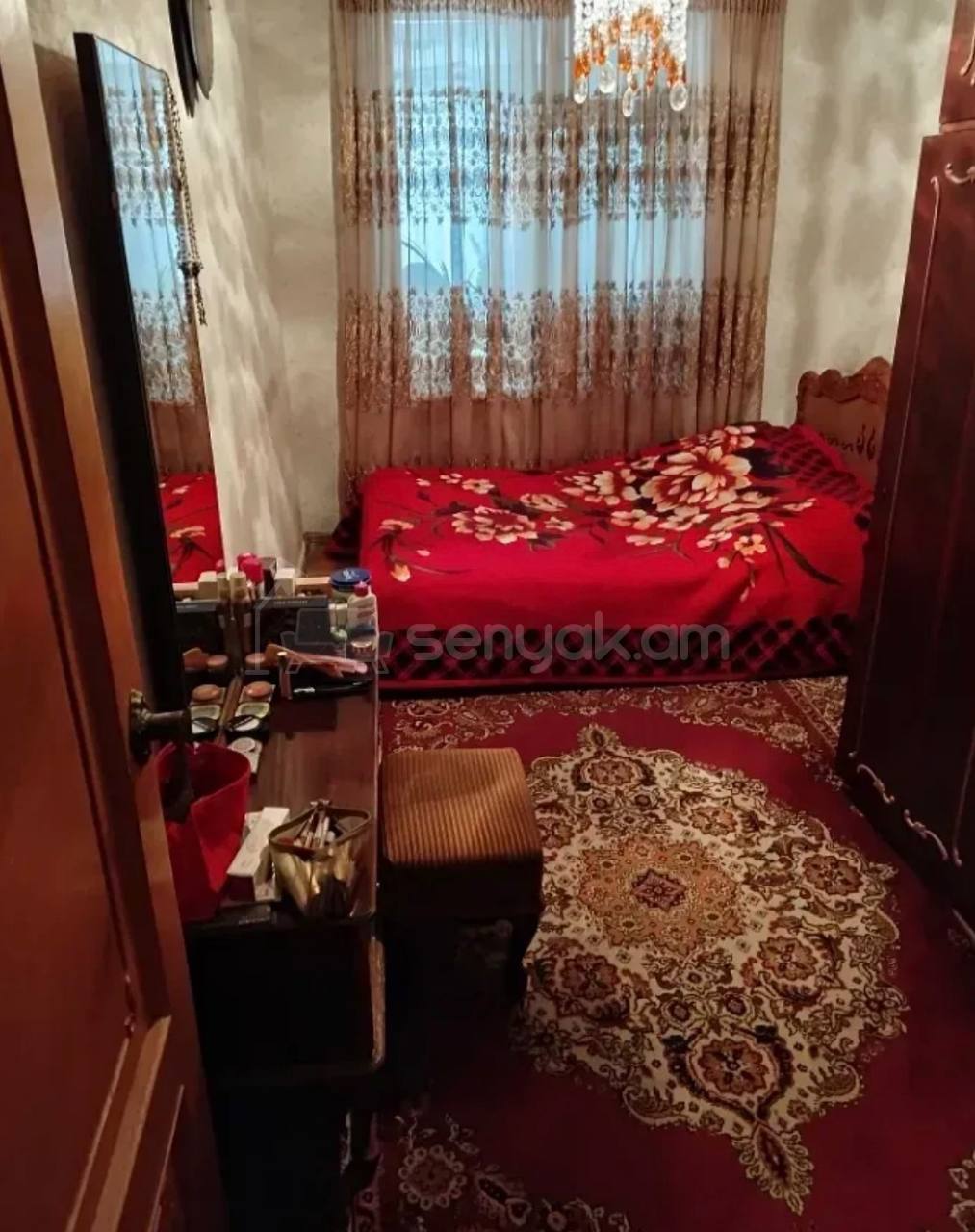 4 Սենյականոց Բնակարան Քարե Շենքում, 90քմ, 3/4 հարկ, Կոսմետիկ Վերանորոգված