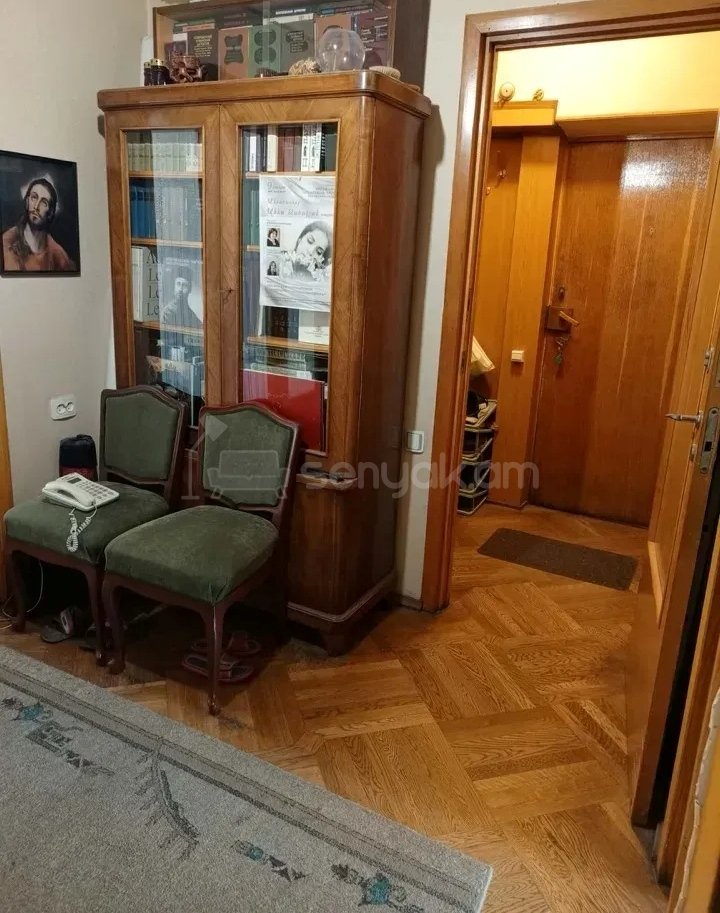 3 Սենյականոց Բնակարան Քարե Շենքում, 85քմ, 3/5 հարկ, Պետական Վիճակում