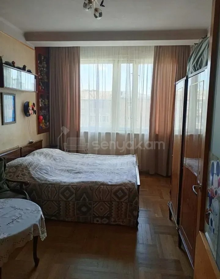 3 Սենյականոց Բնակարան Քարե Շենքում, 85քմ, 3/5 հարկ, Պետական Վիճակում