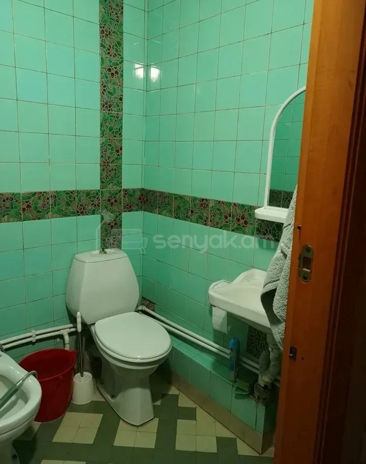 3 Սենյականոց Բնակարան Քարե Շենքում, 85քմ, 3/5 հարկ, Պետական Վիճակում