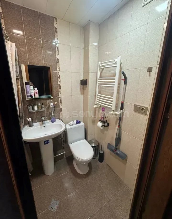 2 Սենյականոց Բնակարան Քարե Շենքում, 43քմ, 3/5 հարկ, Կապիտալ Վերանորոգված