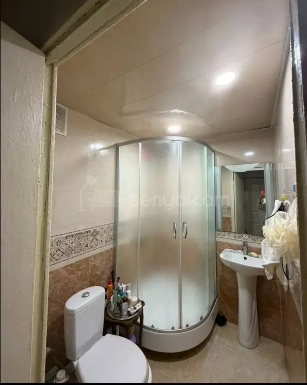 1 Սենյականոց Բնակարան Քարե Շենքում, 32քմ, 3/4 հարկ, Նորմալ Վիճակում