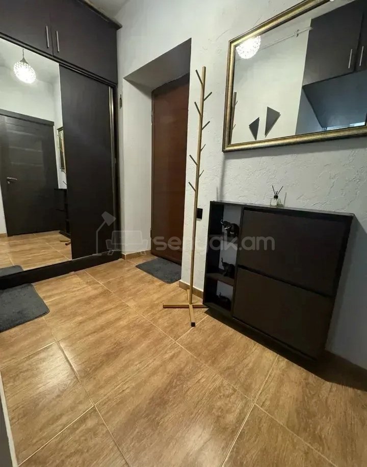 1 Սենյականոց Բնակարան Քարե Շենքում, 43քմ, 3/5 հարկ, Կապիտալ Վերանորոգված
