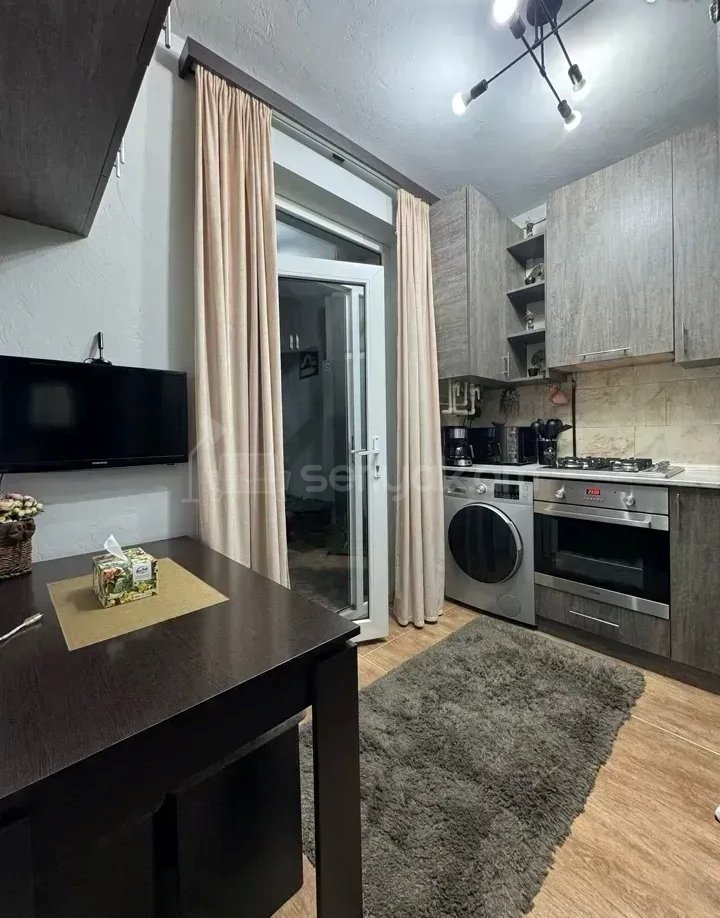 1 Սենյականոց Բնակարան Քարե Շենքում, 43քմ, 3/5 հարկ, Կապիտալ Վերանորոգված