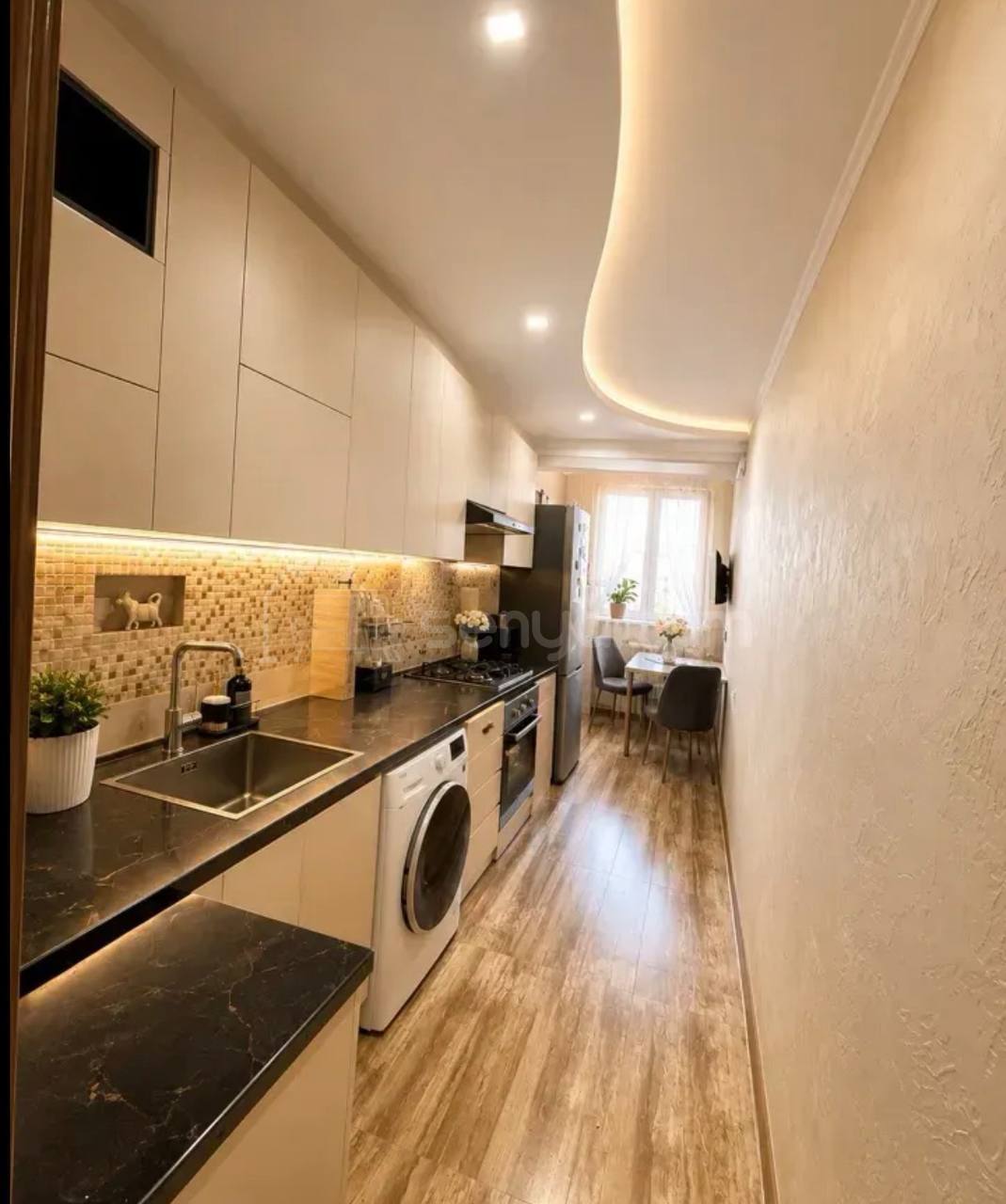 3 Սենյականոց Բնակարան Քարե Շենքում, 76քմ, 5/5 հարկ, Կապիտալ Վերանորոգված