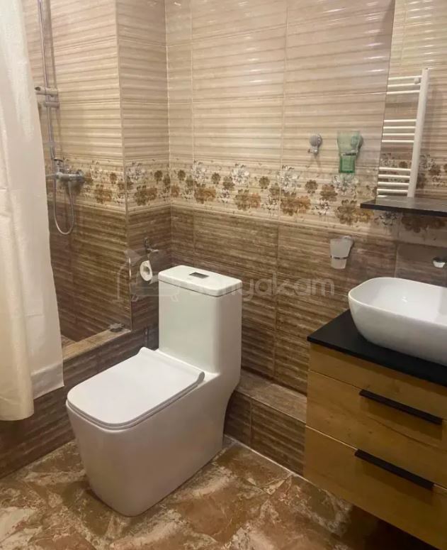 3 Սենյականոց Բնակարան Քարե Շենքում, 80քմ, 2/5 հարկ, Կապիտալ Վերանորոգված, Կահավորված