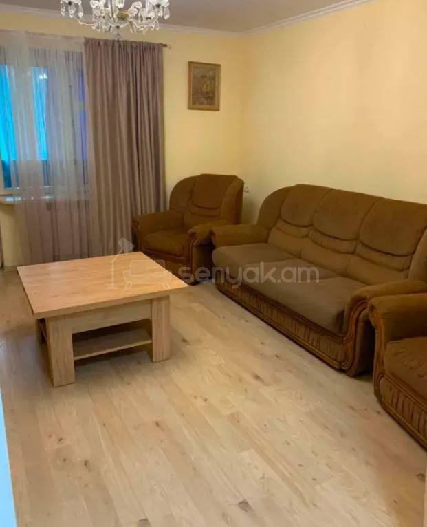 3 Սենյականոց Բնակարան Քարե Շենքում, 80քմ, 2/5 հարկ, Կապիտալ Վերանորոգված, Կահավորված