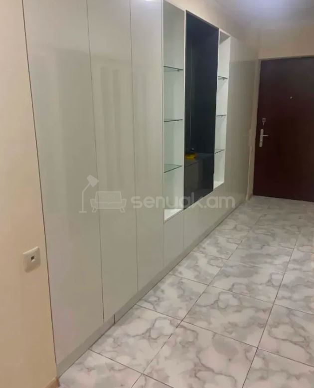 3 Սենյականոց Բնակարան Քարե Շենքում, 80քմ, 2/5 հարկ, Կապիտալ Վերանորոգված, Կահավորված