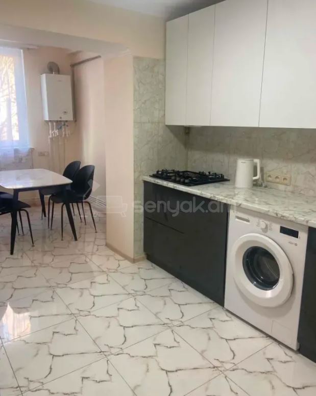 3 Սենյականոց Բնակարան Քարե Շենքում, 80քմ, 2/5 հարկ, Կապիտալ Վերանորոգված, Կահավորված