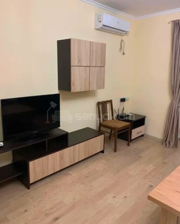 3 Սենյականոց Բնակարան Քարե Շենքում, 80քմ, 2/5 հարկ, Կապիտալ Վերանորոգված, Կահավորված