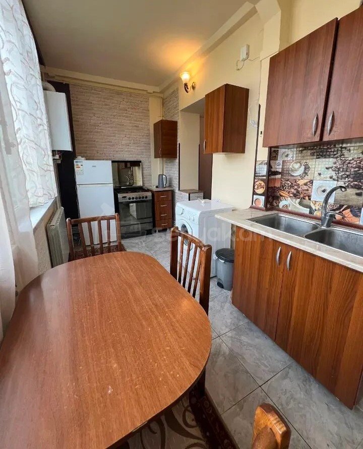 2 Սենյականոց Բնակարան Քարե Շենքում, 45քմ, 4/5 հարկ, Կապիտալ Վերանորոգված