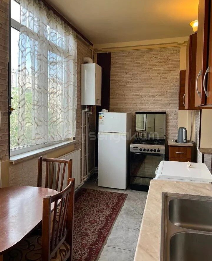 2 Սենյականոց Բնակարան Քարե Շենքում, 45քմ, 4/5 հարկ, Կապիտալ Վերանորոգված