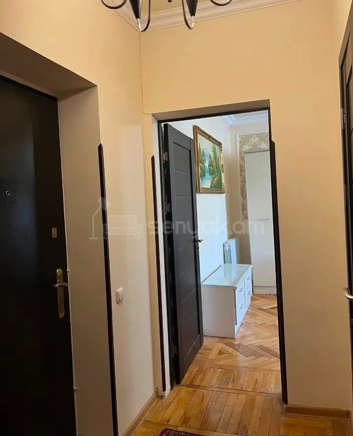 2 Սենյականոց Բնակարան Քարե Շենքում, 45քմ, 4/5 հարկ, Կապիտալ Վերանորոգված
