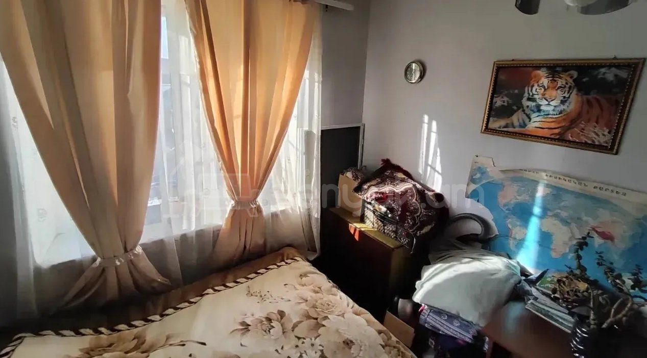 2 Սենյականոց Բնակարան Քարե Շենքում, 27քմ, 2/4 հարկ, Պետական Վիճակում