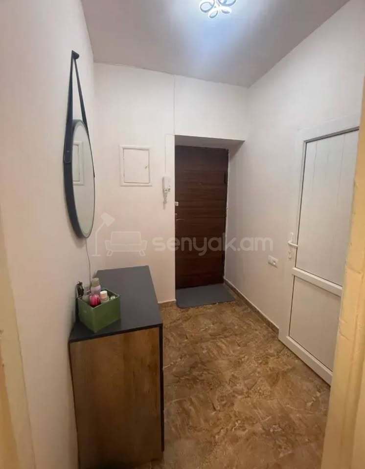 2 Սենյականոց Բնակարան Քարե Շենքում, 46քմ, 5/5 հարկ, Կապիտալ Վերանորոգված