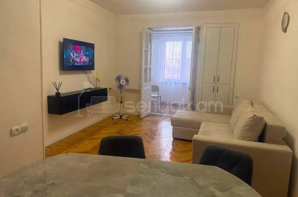 2 Սենյականոց Բնակարան Քարե Շենքում, 46քմ, 5/5 հարկ, Կապիտալ Վերանորոգված