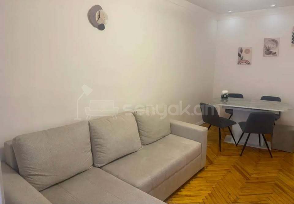 2 Սենյականոց Բնակարան Քարե Շենքում, 46քմ, 5/5 հարկ, Կապիտալ Վերանորոգված