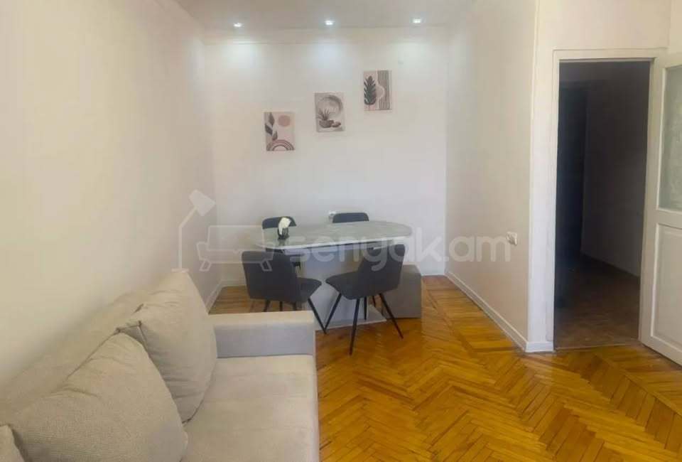 2 Սենյականոց Բնակարան Քարե Շենքում, 46քմ, 5/5 հարկ, Կապիտալ Վերանորոգված