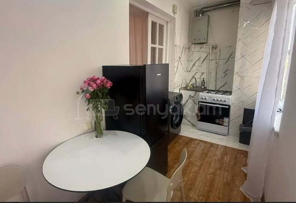 2 Սենյականոց Բնակարան Քարե Շենքում, 46քմ, 5/5 հարկ, Կապիտալ Վերանորոգված