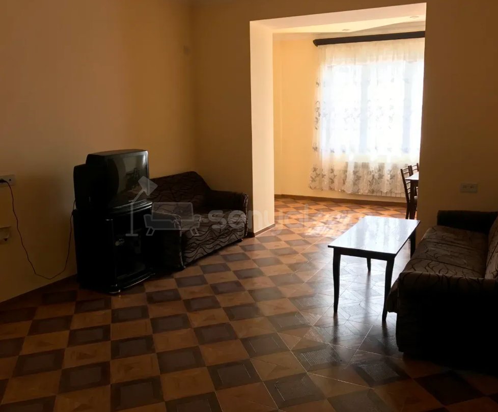 3 Սենյականոց Բնակարան Քարե Շենքում, 100քմ, 2/5 հարկ, Կապիտալ Վերանորոգված, Կահավորված