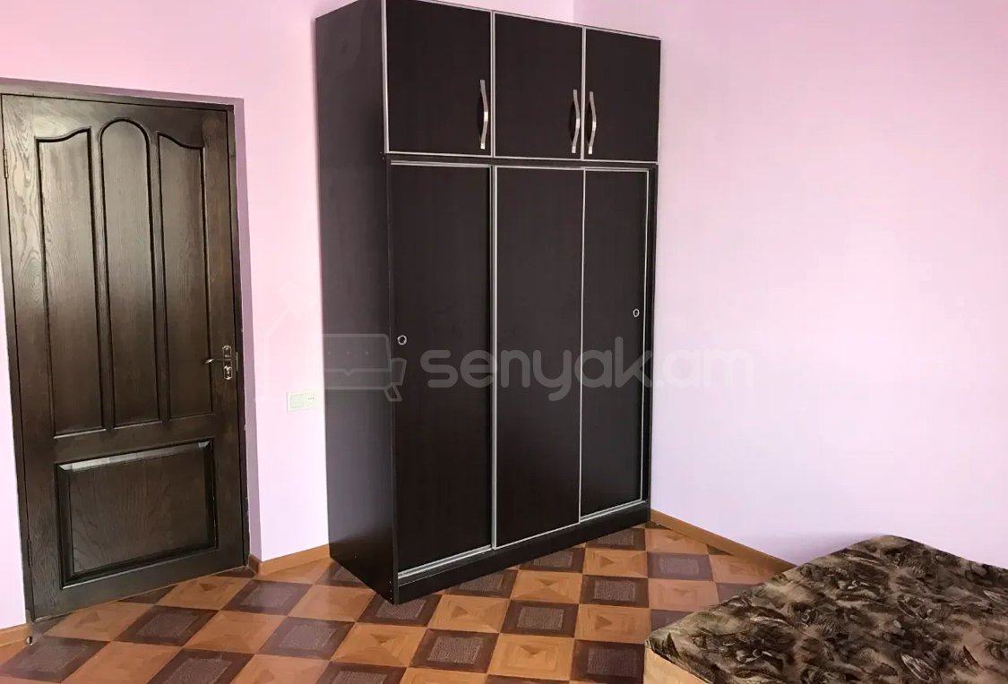 3 Սենյականոց Բնակարան Քարե Շենքում, 100քմ, 2/5 հարկ, Կապիտալ Վերանորոգված, Կահավորված