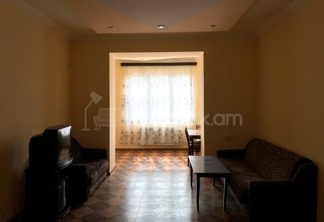 3 Սենյականոց Բնակարան Քարե Շենքում, 100քմ, 2/5 հարկ, Կապիտալ Վերանորոգված, Կահավորված