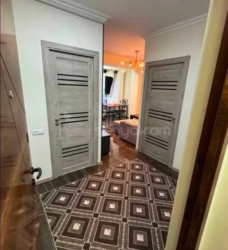 2 Սենյականոց Բնակարան Քարե Շենքում, 45քմ, 5/5 հարկ, Կապիտալ Վերանորոգված, Կահավորված