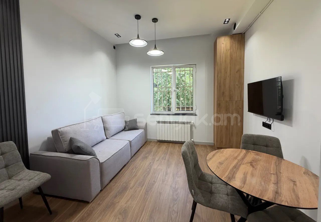 2 Սենյականոց Բնակարան Քարե Շենքում, 38քմ, 2/4 հարկ, Կապիտալ Վերանորոգված