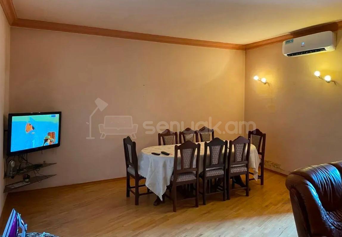 3 Սենյականոց Բնակարան Քարե Շենքում, 100քմ, 3/4 հարկ, Կապիտալ Վերանորոգված, Կահավորված