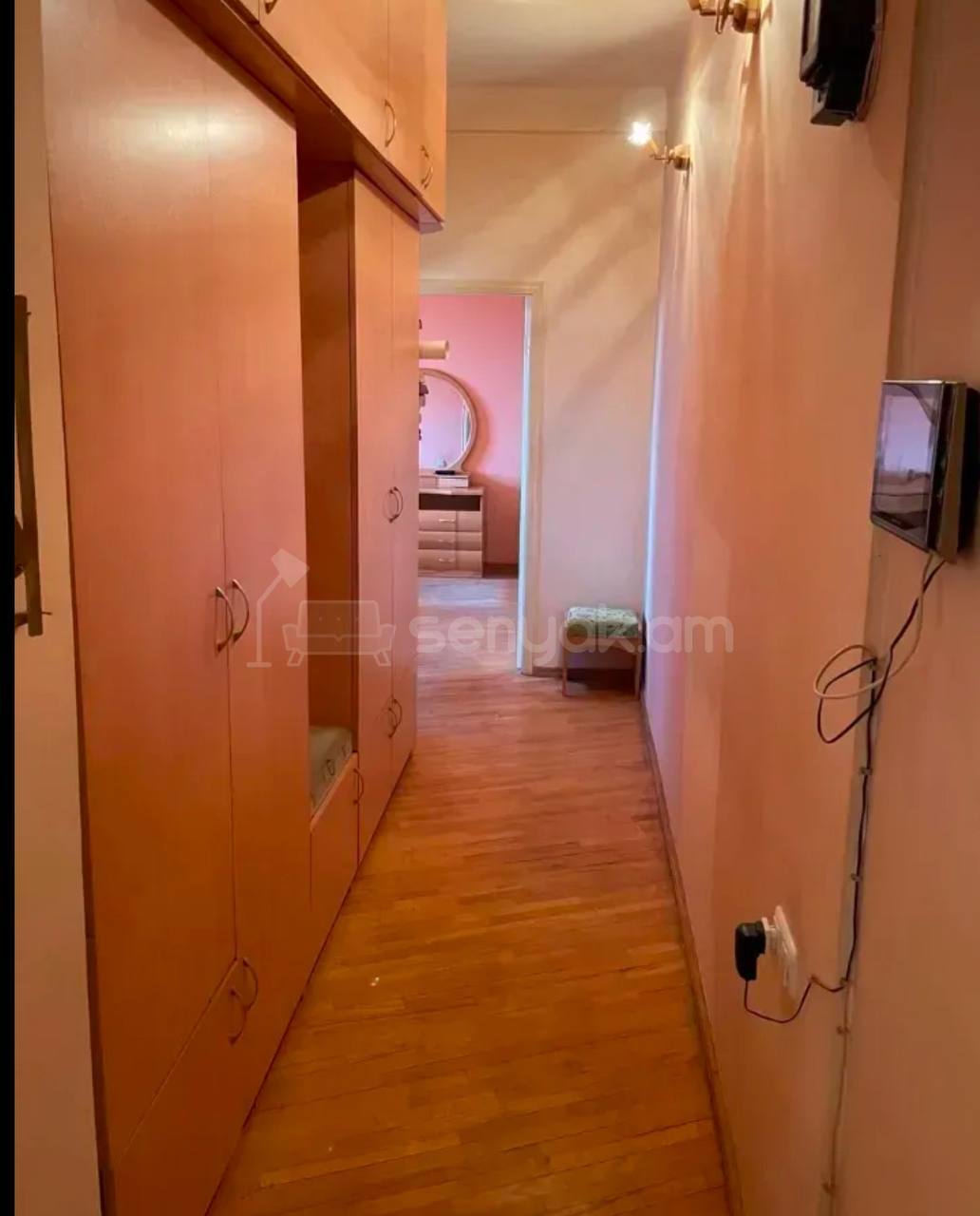 3 Սենյականոց Բնակարան Քարե Շենքում, 100քմ, 3/4 հարկ, Կապիտալ Վերանորոգված, Կահավորված