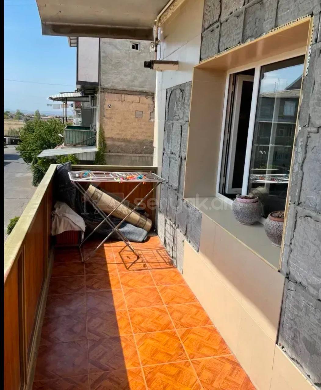 3 Սենյականոց Բնակարան Քարե Շենքում, 100քմ, 3/4 հարկ, Կապիտալ Վերանորոգված, Կահավորված