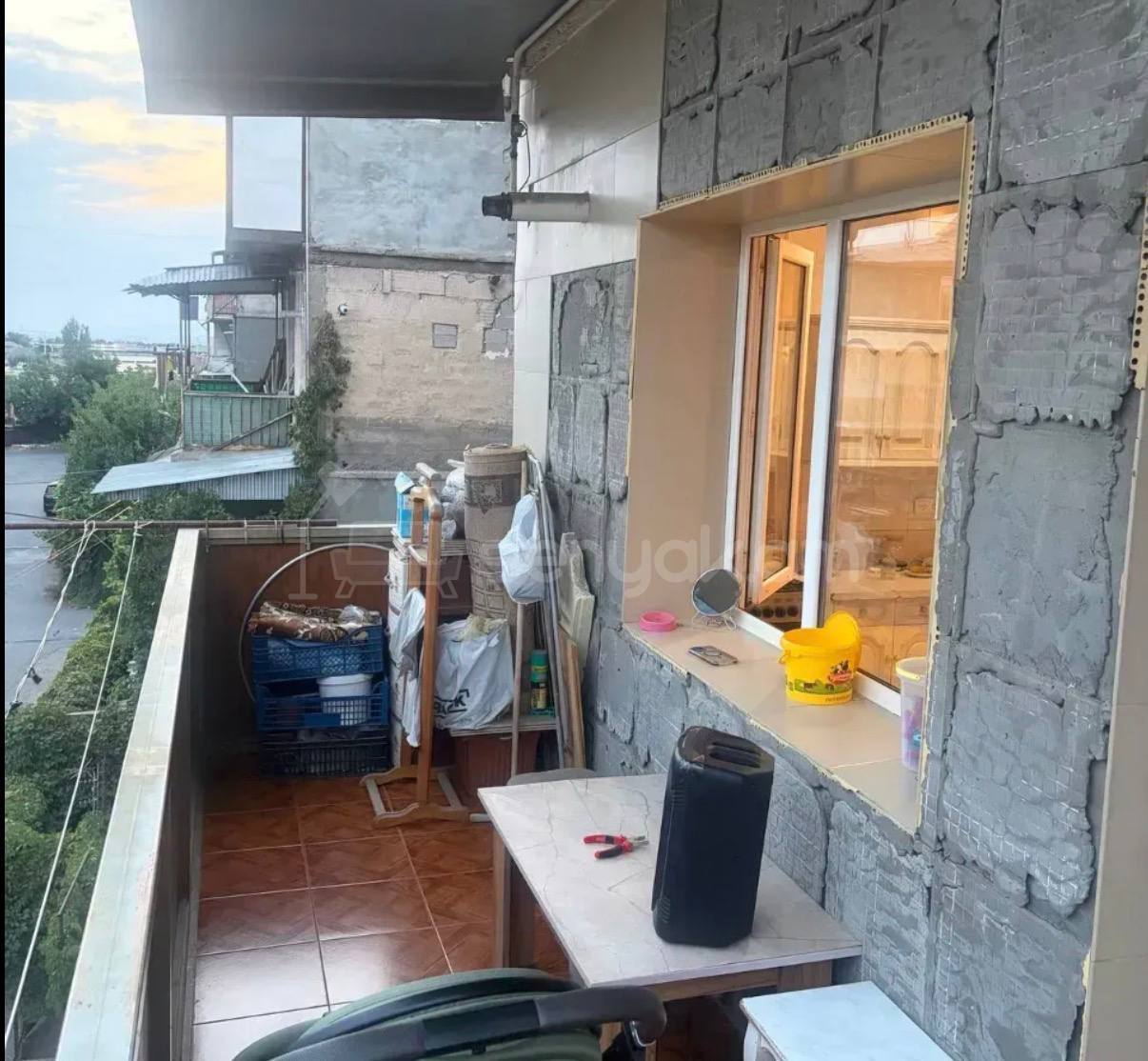 3 Սենյականոց Բնակարան Քարե Շենքում, 100քմ, 3/4 հարկ, Կապիտալ Վերանորոգված, Կահավորված, Արևկող