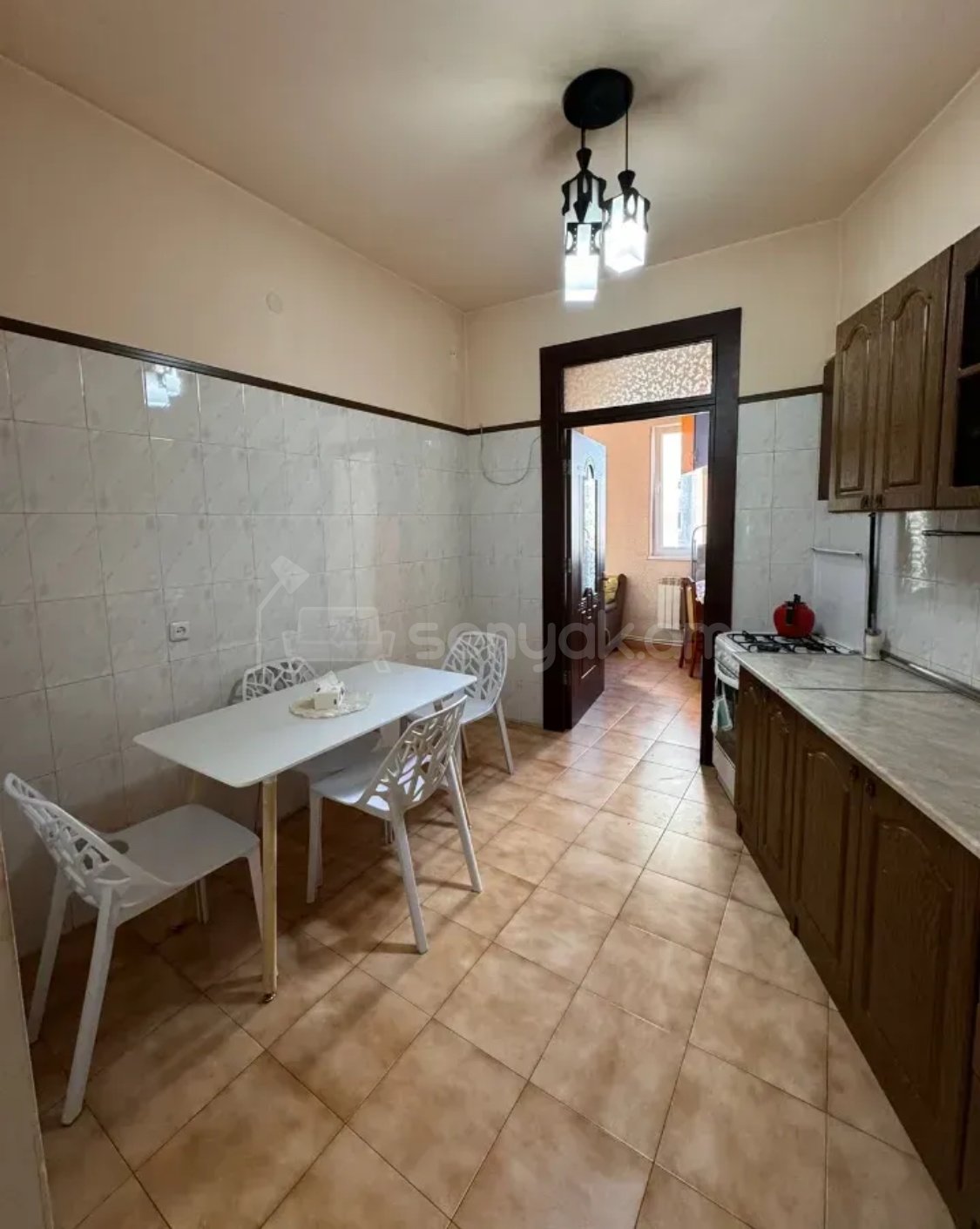 3 Սենյականոց Բնակարան Քարե Շենքում, 61քմ, 3/5 հարկ, Կապիտալ Վերանորոգված, Կահավորված